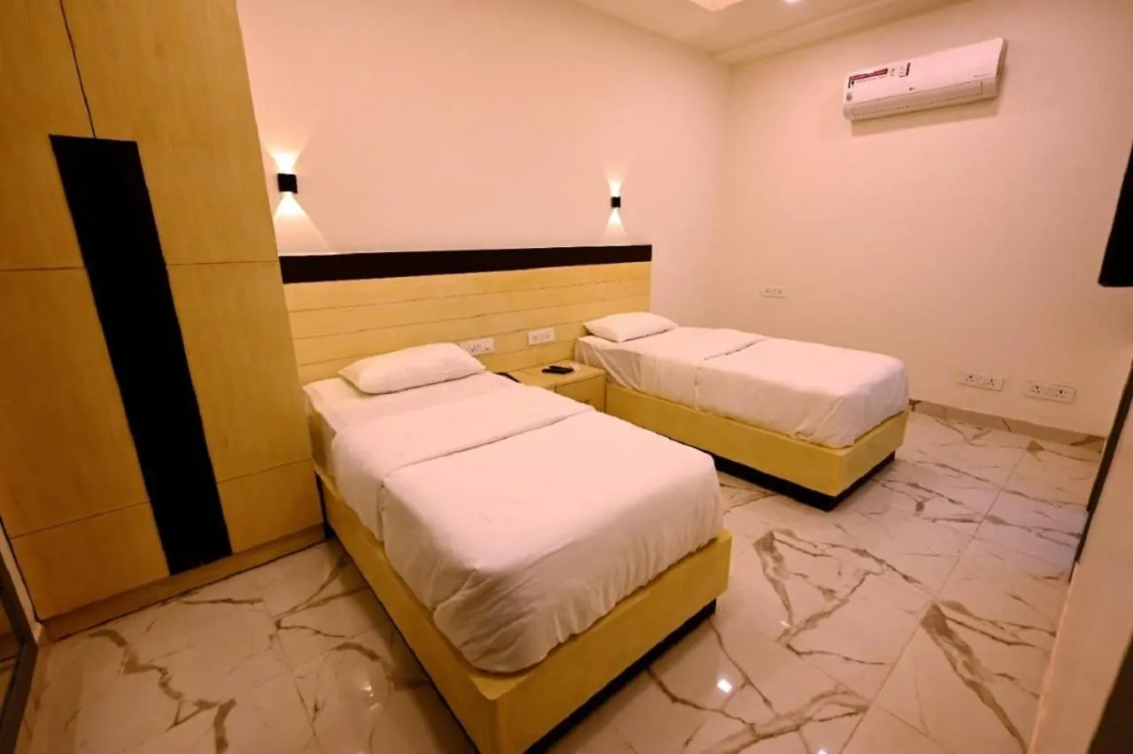 Hotel Prago By Green Deer Varanasi 3*,  India