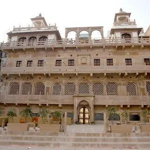Guleria Kothi At Ganges Bénarès