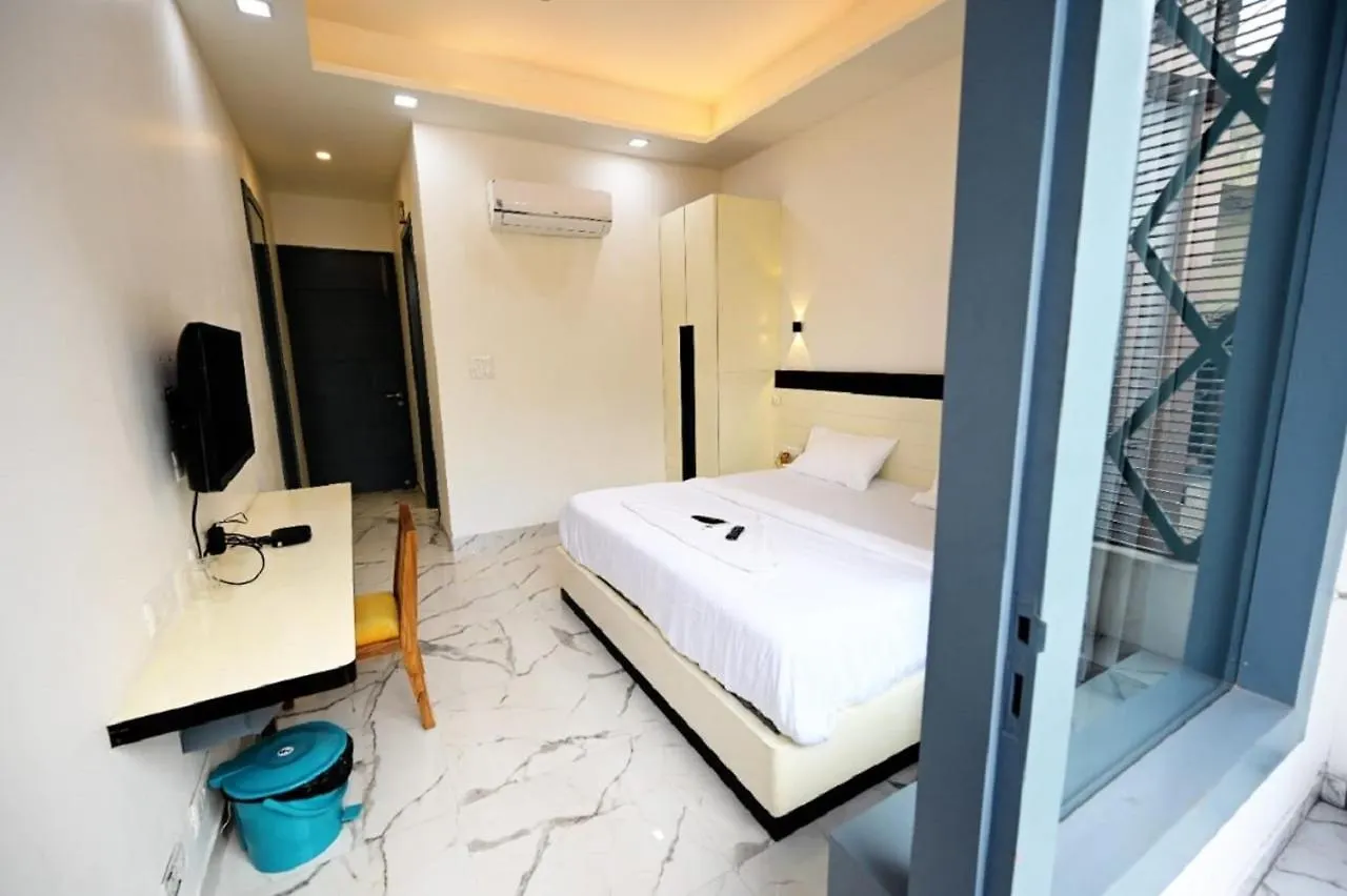 Hotel Prago By Green Deer ורנאסי
