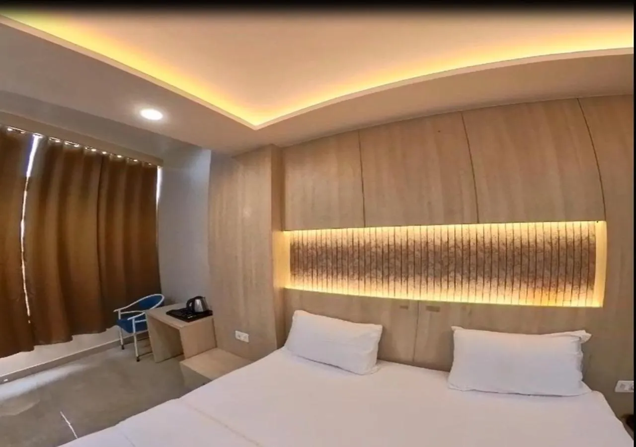 Hotel Prago By Green Deer ורנאסי 3*,