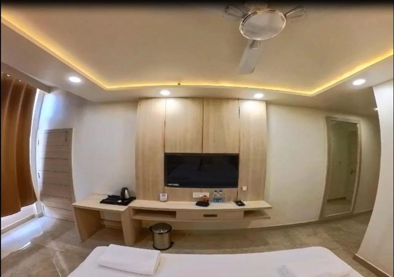 Hotel Prago By Green Deer ורנאסי