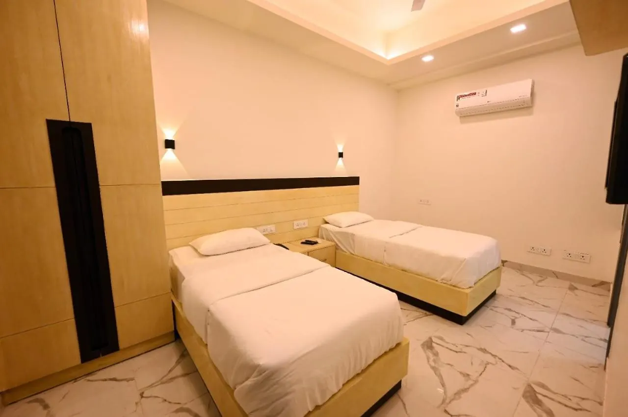 Hotel Prago By Green Deer ורנאסי
