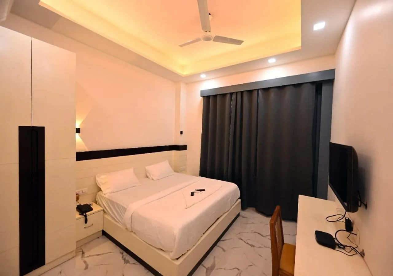 Hotel Prago By Green Deer Varanasi 3*,